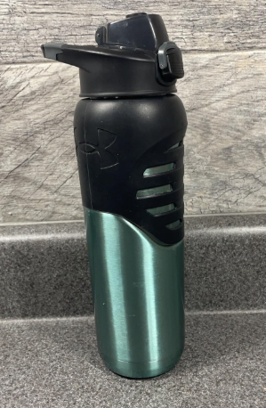 Under Armour 24Oz Stainless Steel Water Bottle, Insulated, Carabiner Easy Carry Hook, Black/Green