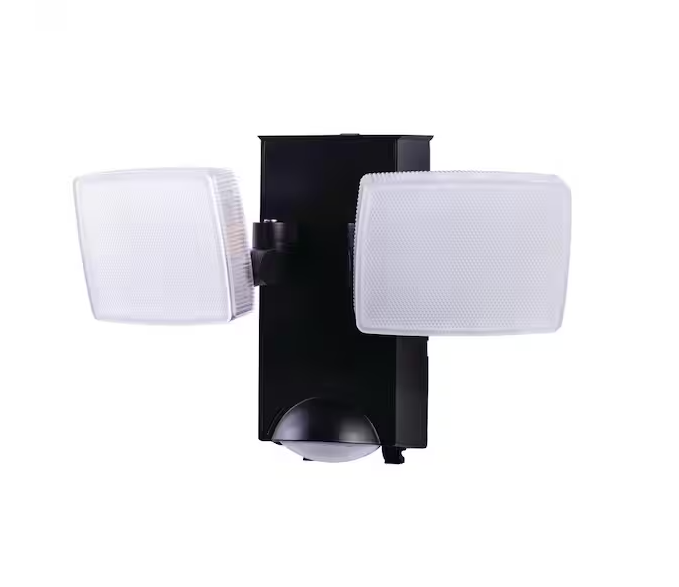 Defiant 270deg Black Motion Sensor Battery Powered Outdoor 2-Head Dusk to Dawn LED Security Flood Light 900 Lumens